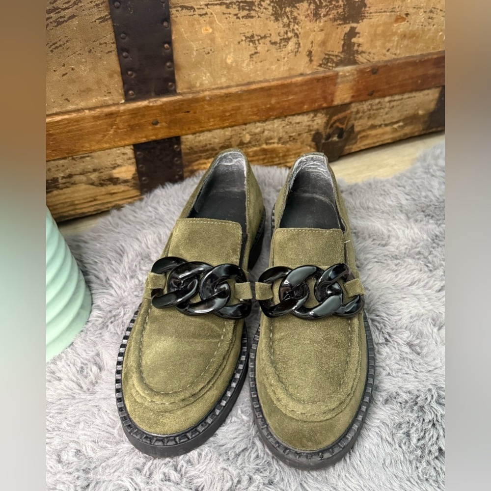 Atelier - Women’s Green Suede Loafer Shoes with Black Chunky Chain - Size 36